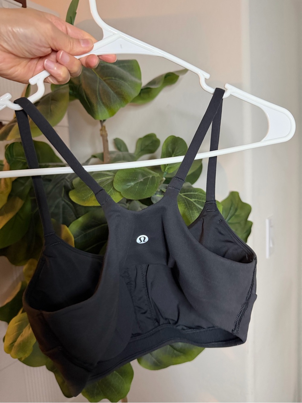 lululemon Black Wunder Train Strappy Sports Bra- Size 6 - Picture 5 of 8